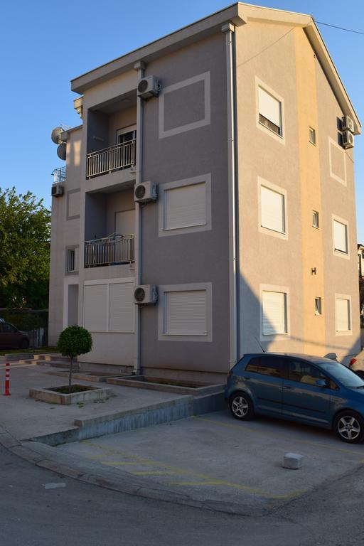 Apartment Fini Tivat Exterior foto